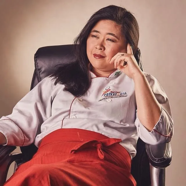 Retrato editorial da Chef Thaís Okamoto, consultora e palestrante